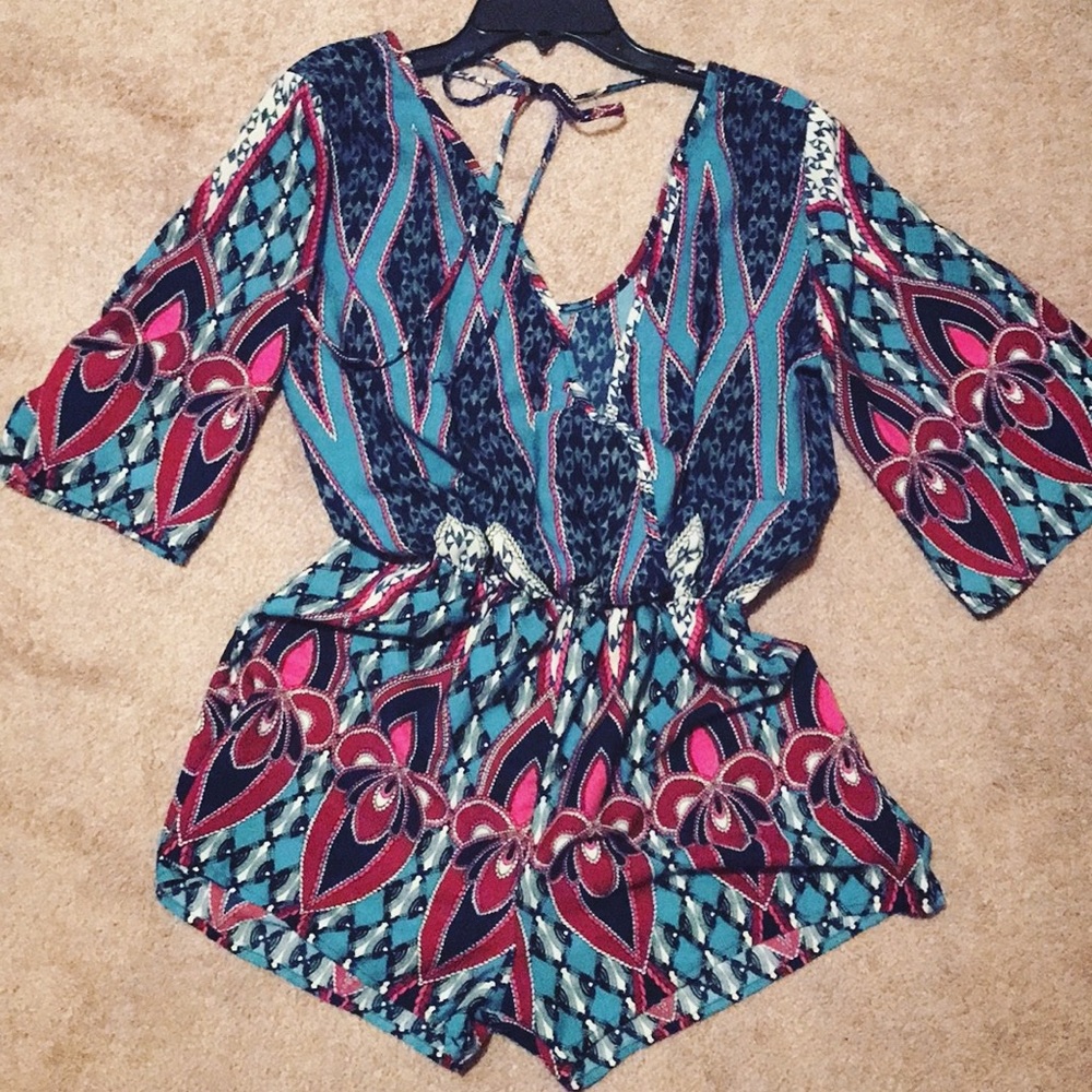 Adorable Patterned Romper ! 💙